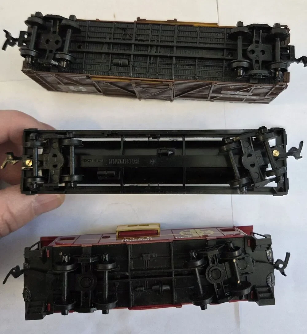 Bachmann HO Scale Santa Fe Freight Cars Lot –Stock Car Tank Car Caboose w/ Boxes